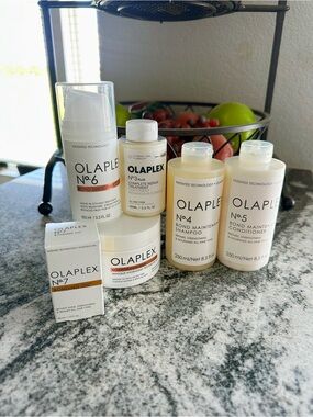 OLAPLEX Bond Maintenance Set in Cream and White